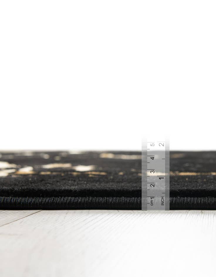 Detail image of 7' 10 x 7' 10 Vogue Geo Square Rug