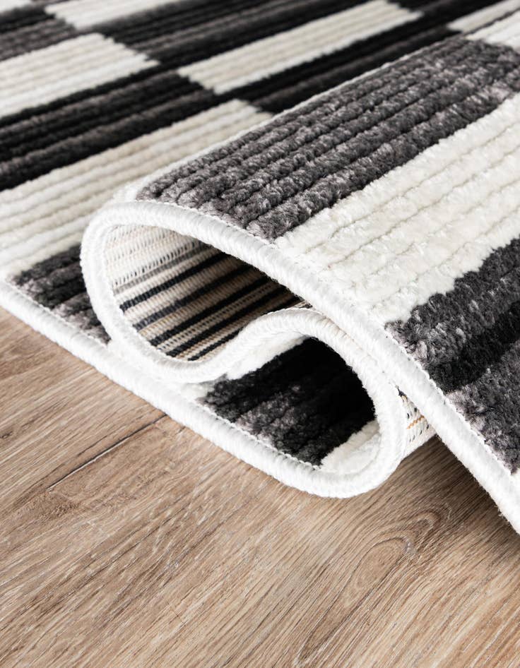 Detail image of 7' 10 x 10' Odyssey Rug