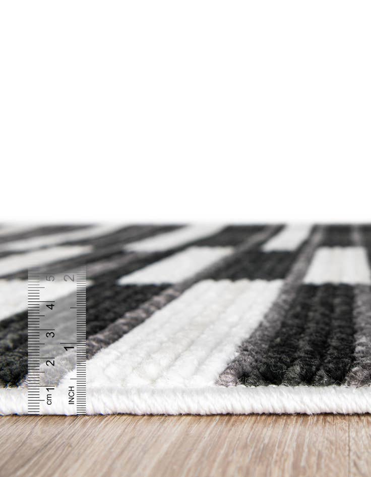 Detail image of 2' 7 x 10' Odyssey Runner Rug