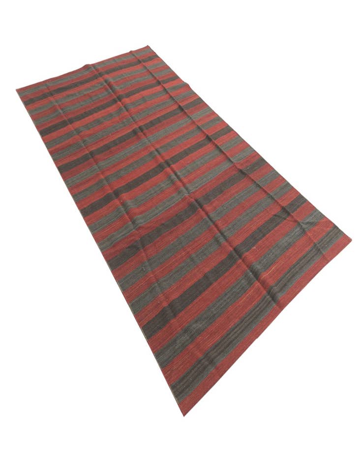 Detail image of 5' 5 x 9' 7  Hand Woven Kilim Modern Wool Rug