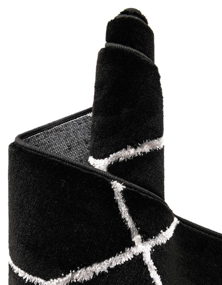 Detail image of 5' 3 x 8'  Marilyn Monroe&trade; Glam Trellis Rug