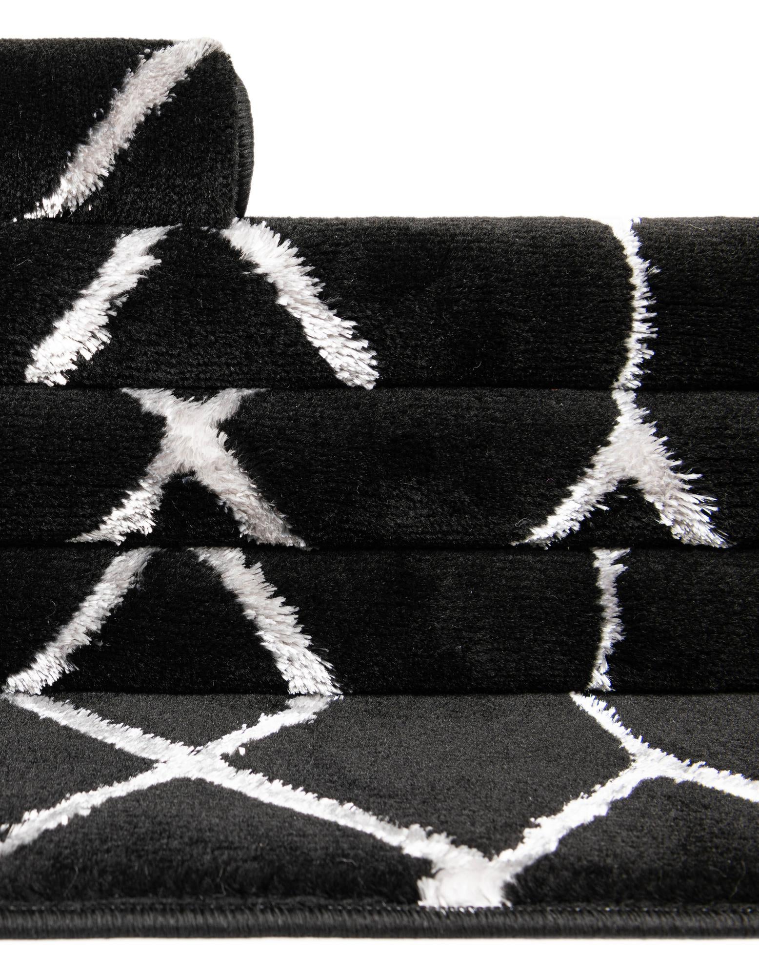 5' 3 x 7' Marilyn Monroe™ Glam Trellis Rug