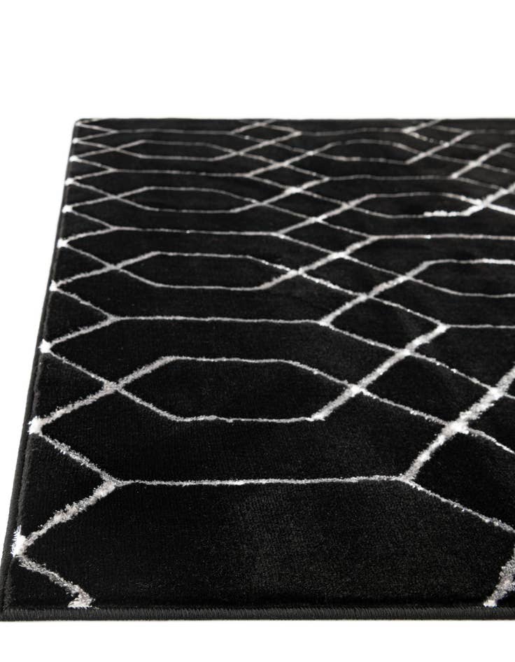 Detail image of 6' x 9' Marilyn Monroe™ Glam Trellis Rug