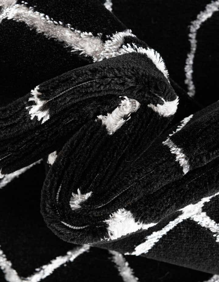 5' 3 x 7' Marilyn Monroe™ Glam Trellis Rug