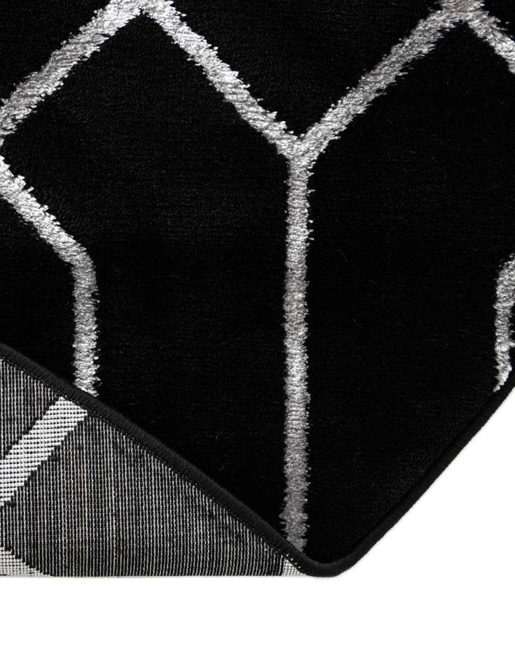 Detail image of 7' 10 x 7' 10  Marilyn Monroe&trade; Glam Trellis Round Rug