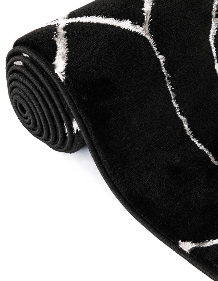 Detail image of 10' x 10'  Marilyn Monroe&trade; Glam Trellis Round Rug