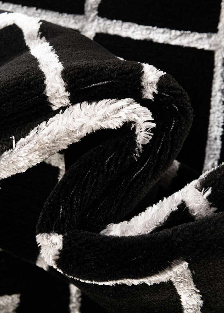 7' 10 x 7' 10 Marilyn Monroe™ Glam Deco Round Rug