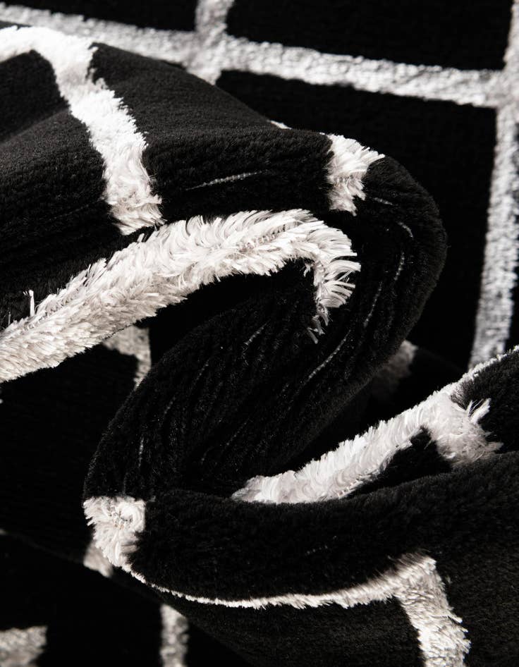 Detail image of 7' 10 x 7' 10 Marilyn Monroe™ Glam Deco Round Rug