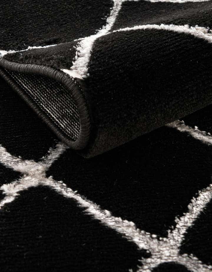 7' 10 x 7' 10 Marilyn Monroe™ Glam Trellis Round Rug