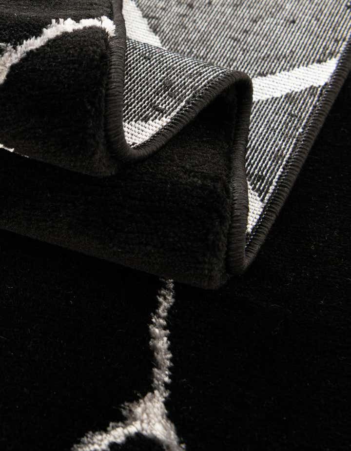 7' 10 x 7' 10 Marilyn Monroe™ Glam Trellis Round Rug