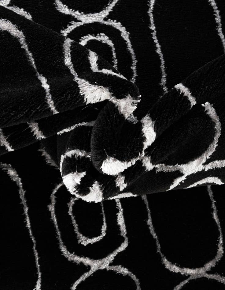 Detail image of 3' x 3' Vogue Geo Round Rug