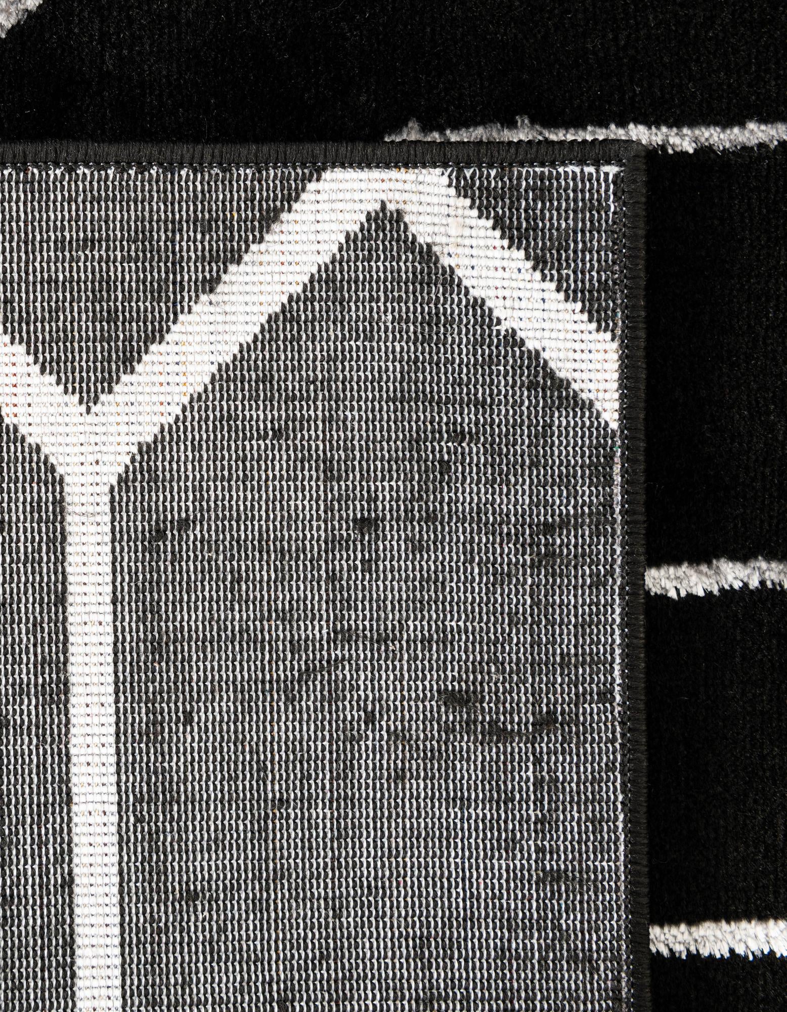 2' 7 x 12'  Marilyn Monroe&trade; Glam Trellis Runner Rug