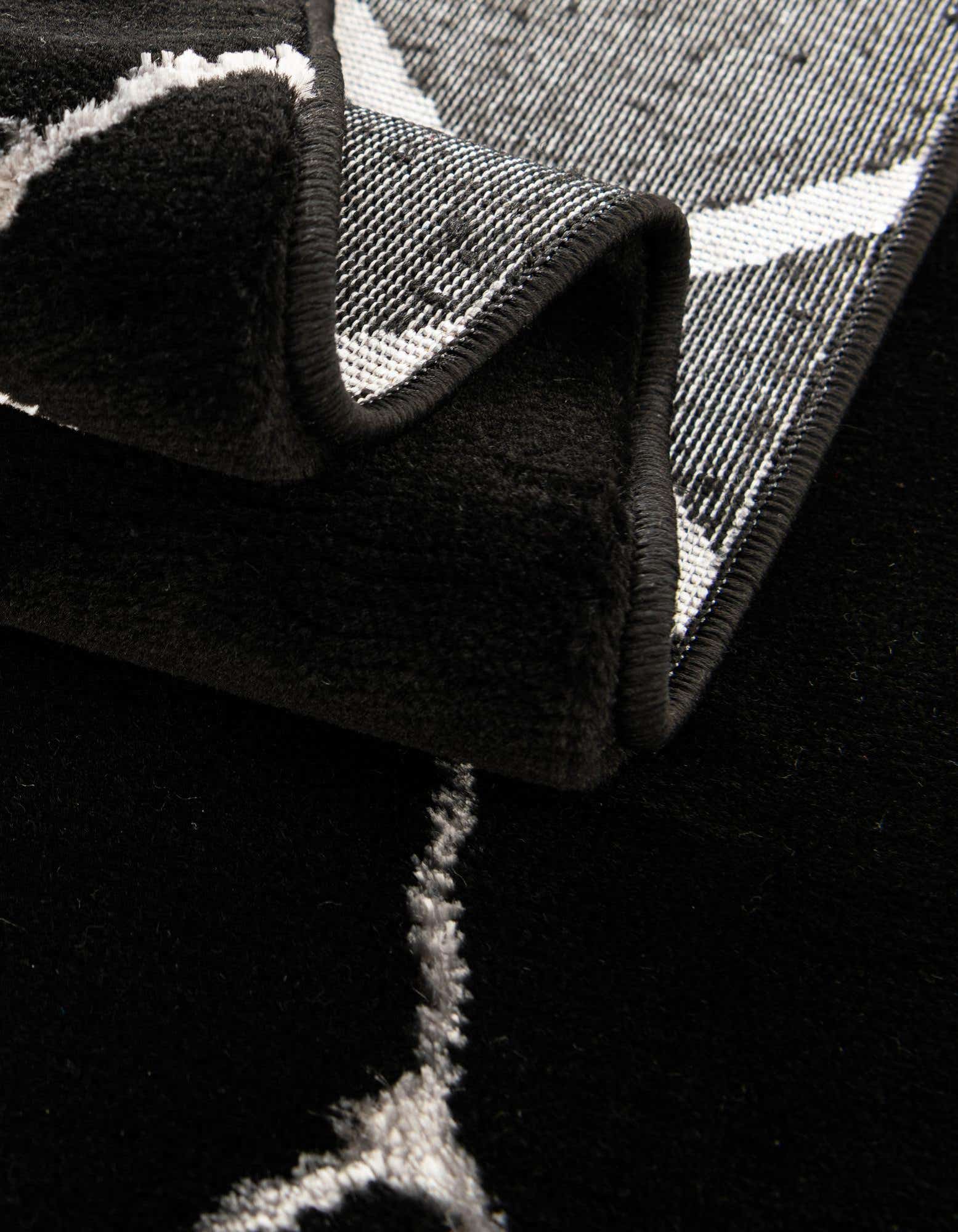 Primary image 2' 7 x 12'  Marilyn Monroe&trade; Glam Trellis Runner Rug