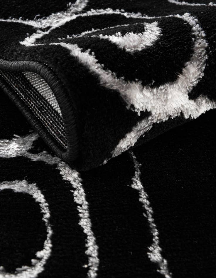 Detail image of 2' 7 x 12' Vogue Geo Runner Rug