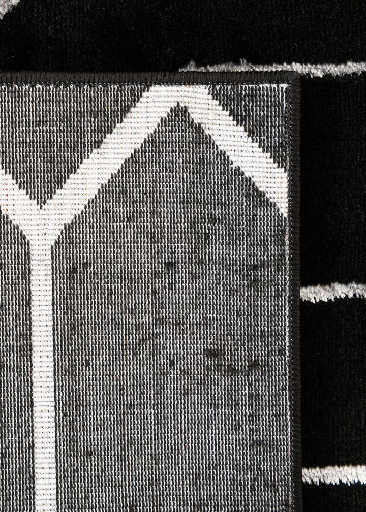7' 10 x 7' 10 Marilyn Monroe™ Glam Trellis Square Rug
