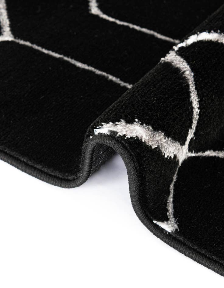 Detail image of 7' 10 x 7' 10 Marilyn Monroe™ Glam Trellis Square Rug