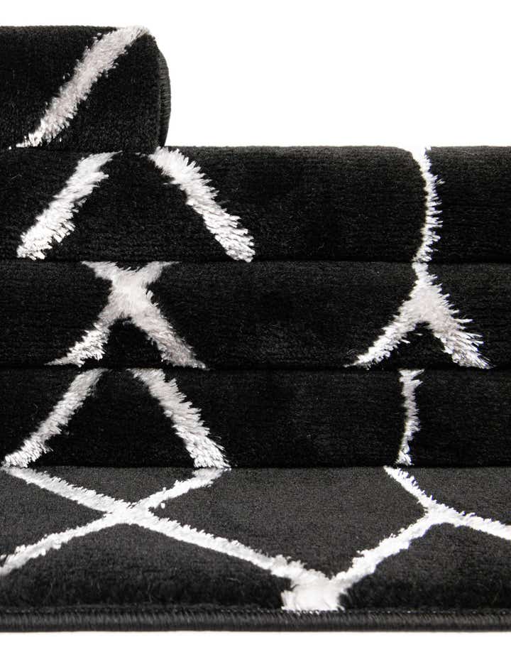 7' 10 x 7' 10 Marilyn Monroe™ Glam Trellis Square Rug