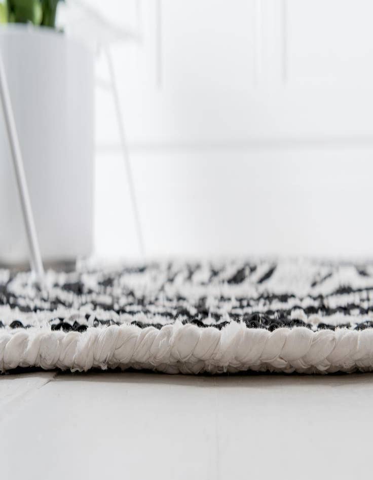 Detail image of 8' x 10'  Hand Braided Chindi Oval Rug