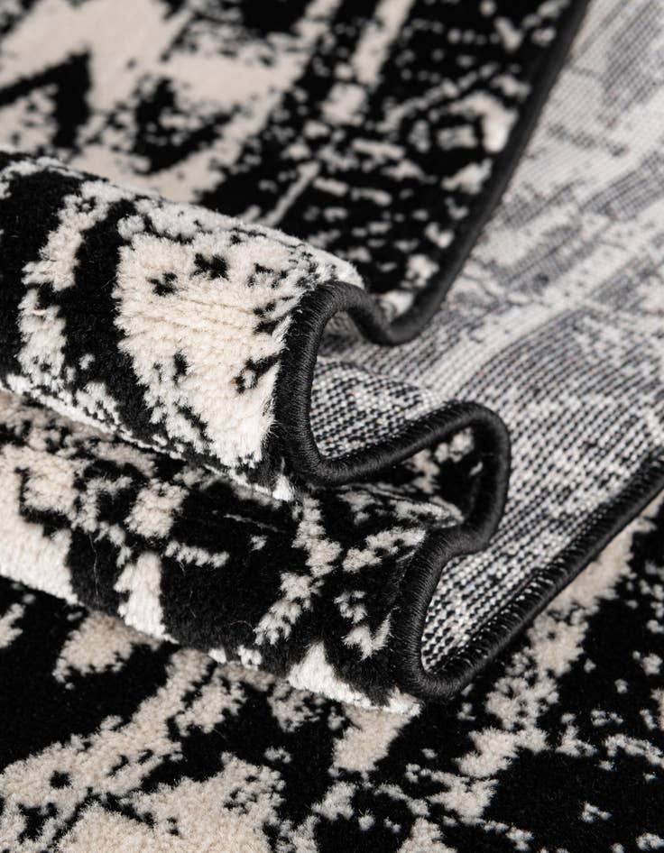 Detail image of 5' 3 x 8' Oregon Oval Rug