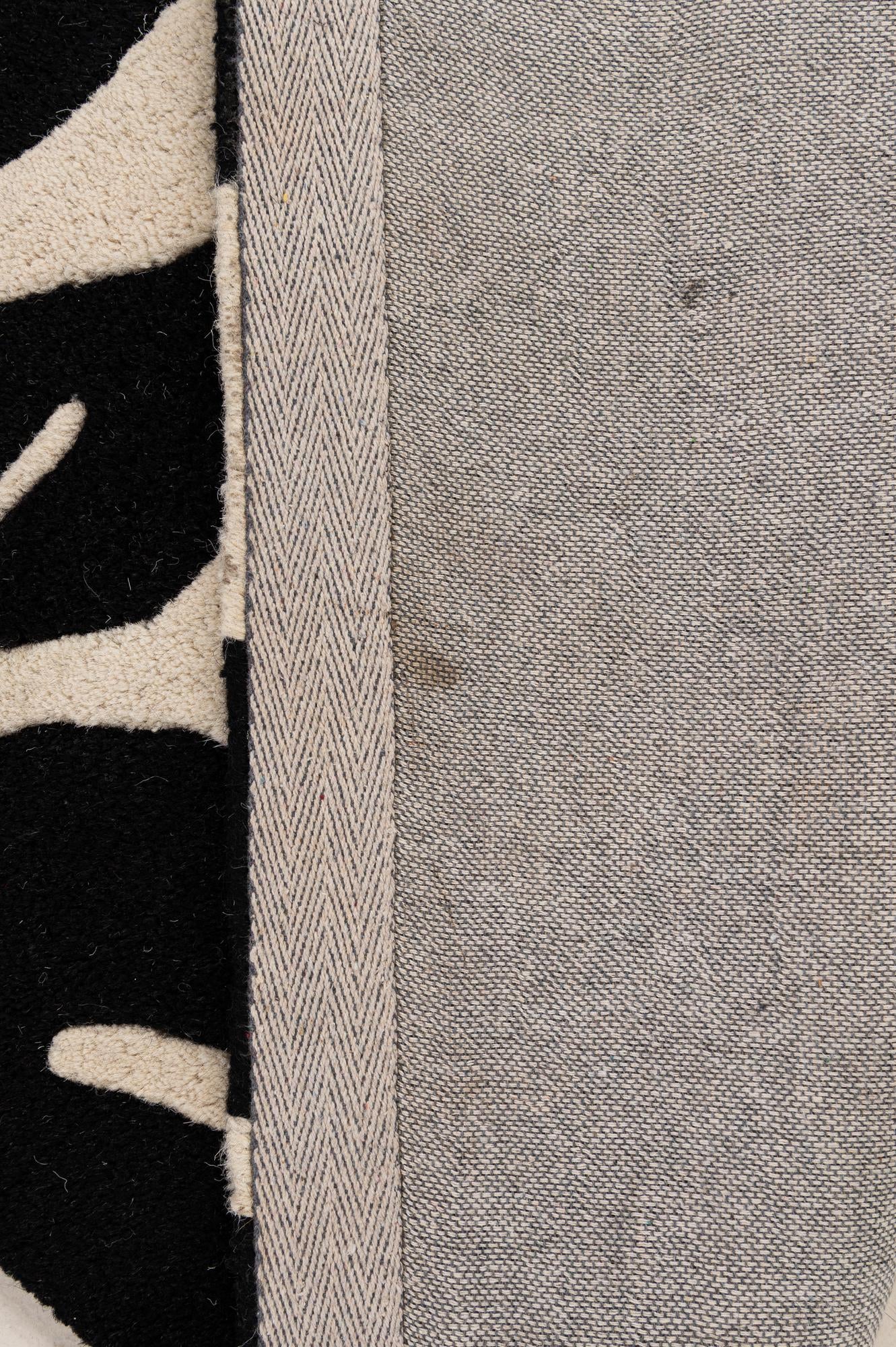 4' x 5' 11 Agra Wool Rug