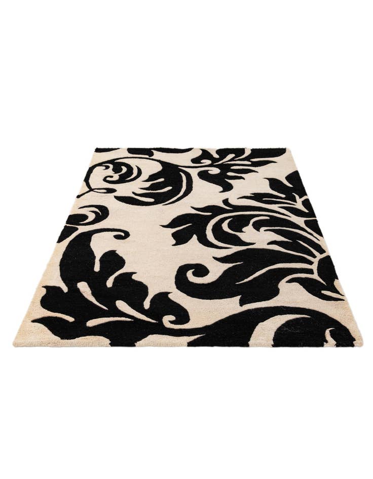 Detail image of 4' x 5' 11 Agra Wool Rug