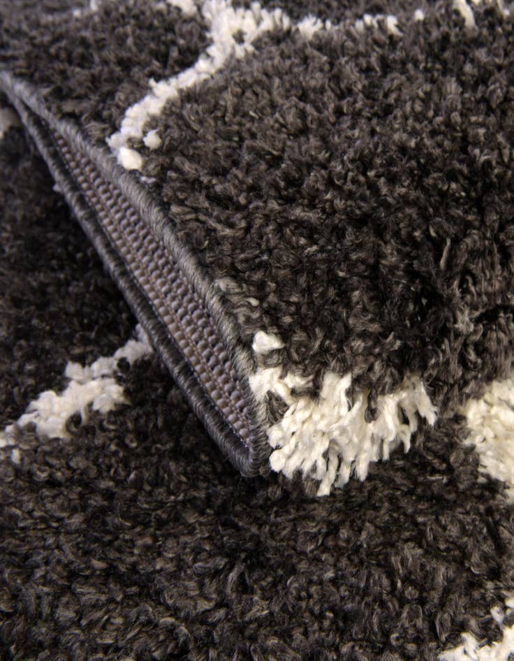 Detail image of 2' 2 x 3' Athena Shag Rug