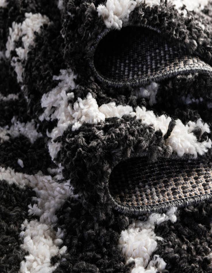 Detail image of 5' 3 x 8' Athena Shag Rug