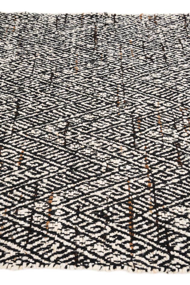 Detail image of 5' x 7' 9 Handmade Braided Jute Rug