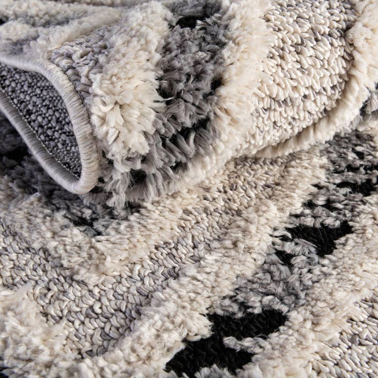 Detail image of 6' x 9' Cherokee Rug