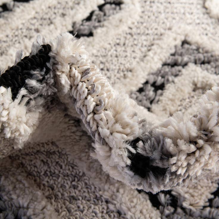 Detail image of 6' x 9' Cherokee Rug