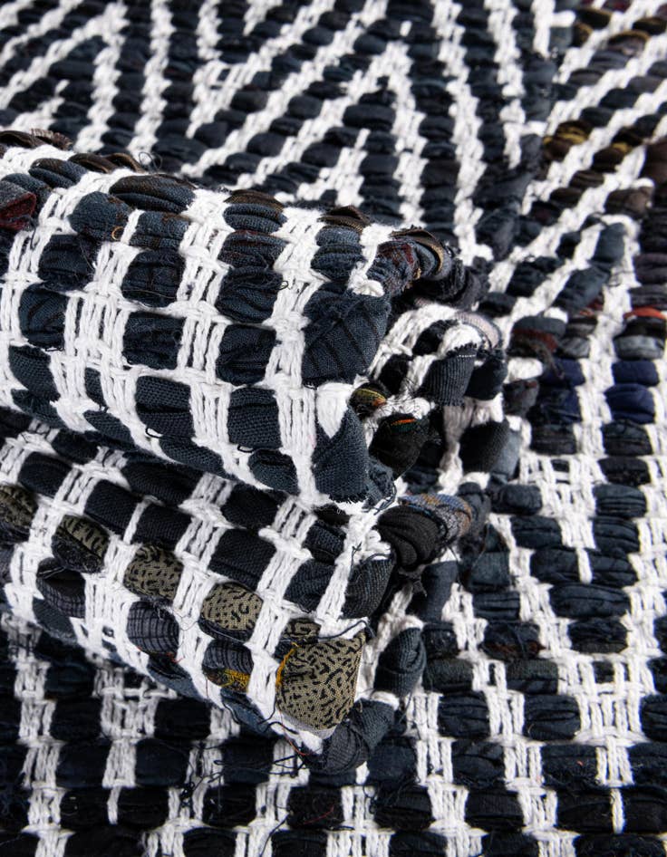 Detail image of 9' x 12'  Hand Woven Chindi Chevron Rug