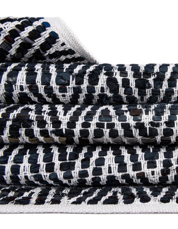 Detail image of 9' x 12'  Hand Woven Chindi Chevron Rug