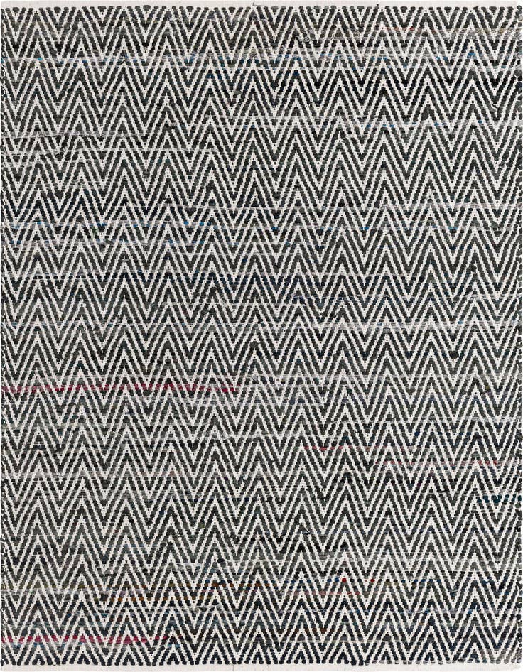 Detail image of 5' 1 x 8' Hand Woven Chindi Chevron Rug