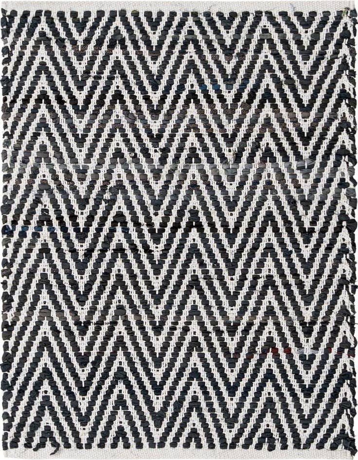 Detail image of 2' x 3' 1 Hand Woven Chindi Chevron Rug