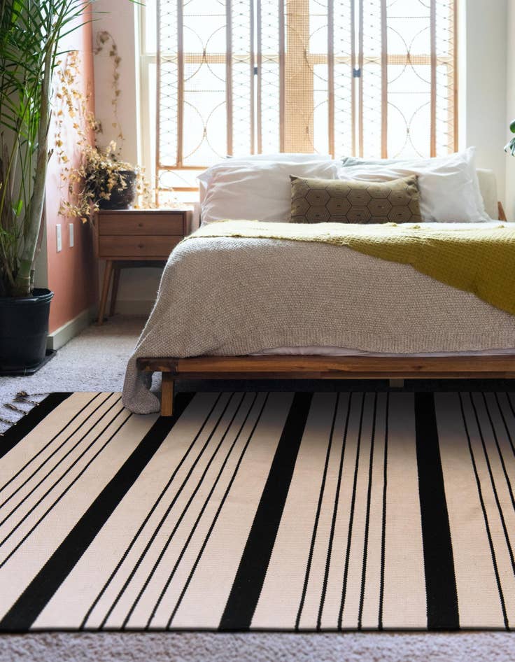 Detail image of 8' x 10'  Hand Woven Chindi Cotton Rug