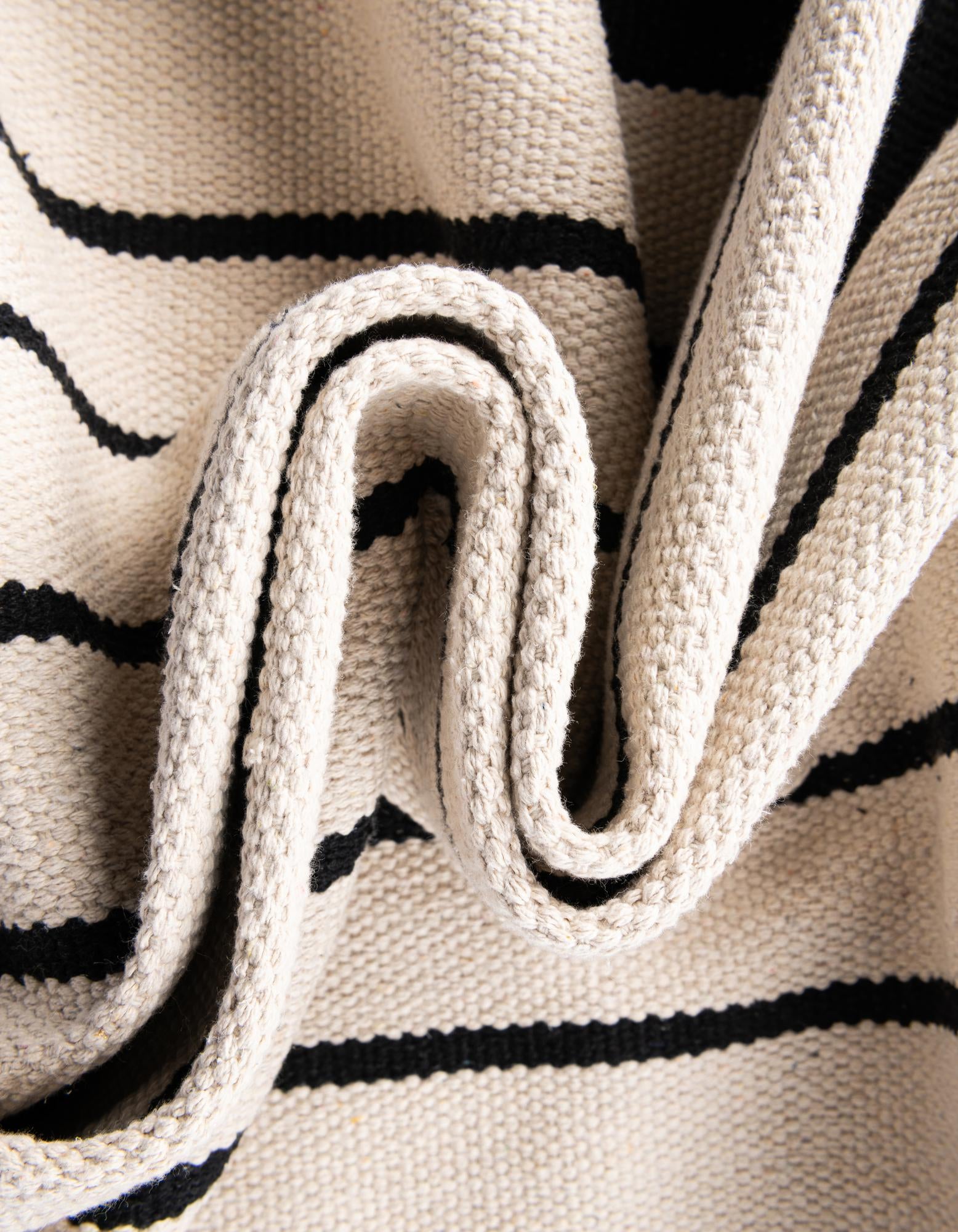 6' 1 x 9' Hand Woven Chindi Cotton Rug