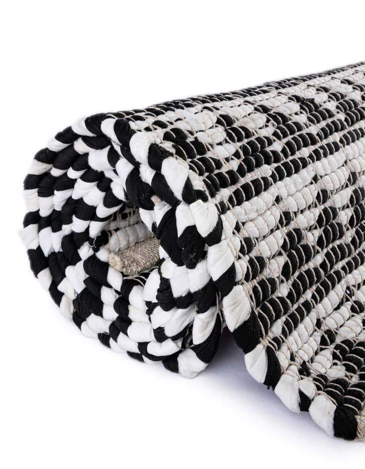 Detail image of 2' x 3' 1  Hand Woven Chindi Jute Rug