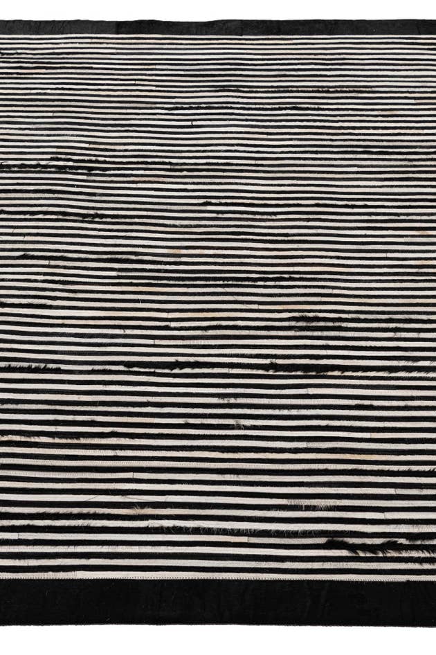 Detail image of 5' 1 x 7' 11 Cowhide - Patchwork Rug