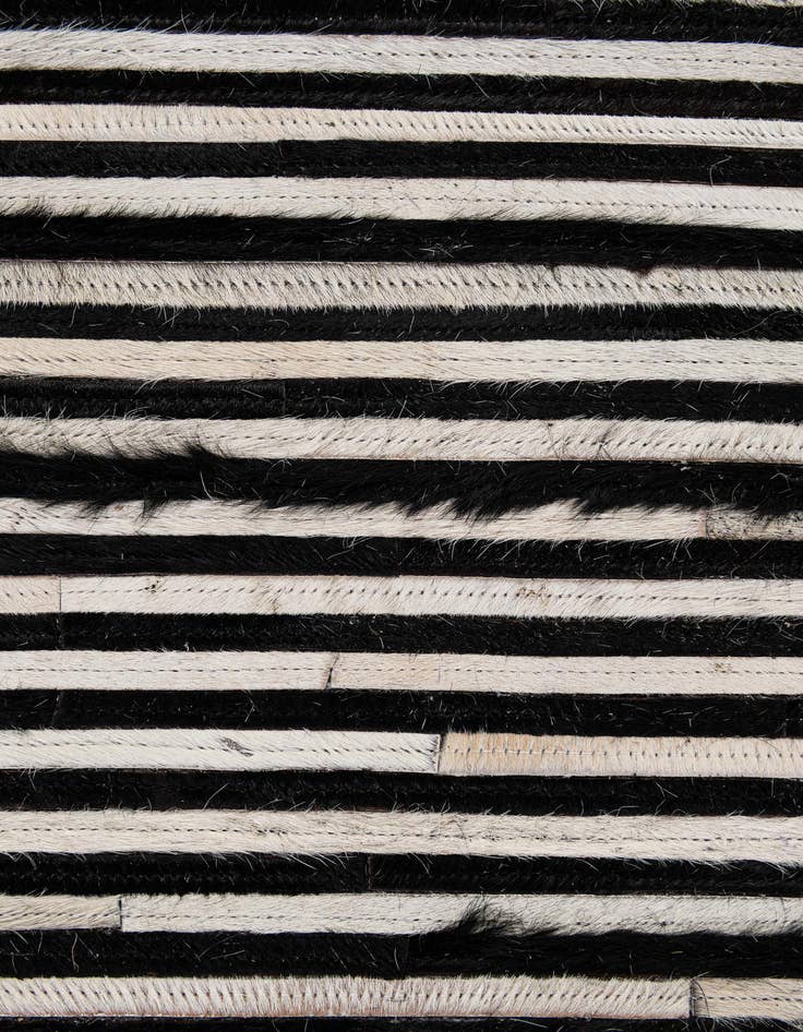 Detail image of 5' 1 x 7' 11 Cowhide - Patchwork Rug