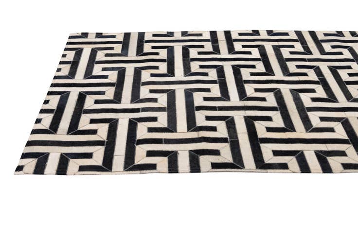 Detail image of 4' 2 x 6' 1 Cowhide - Patchwork Rug