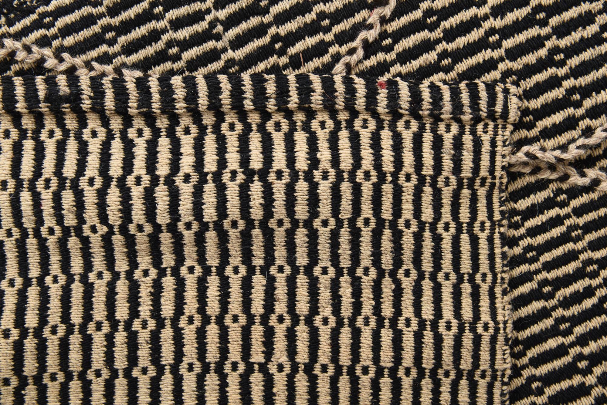 7' 8 x 9' 8 Hand Knotted Darya Wool Rug