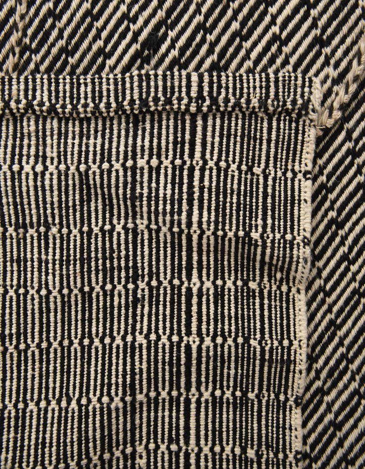 Detail image of 8' 9 x 11' 10  Hand Knotted Darya Wool Rug