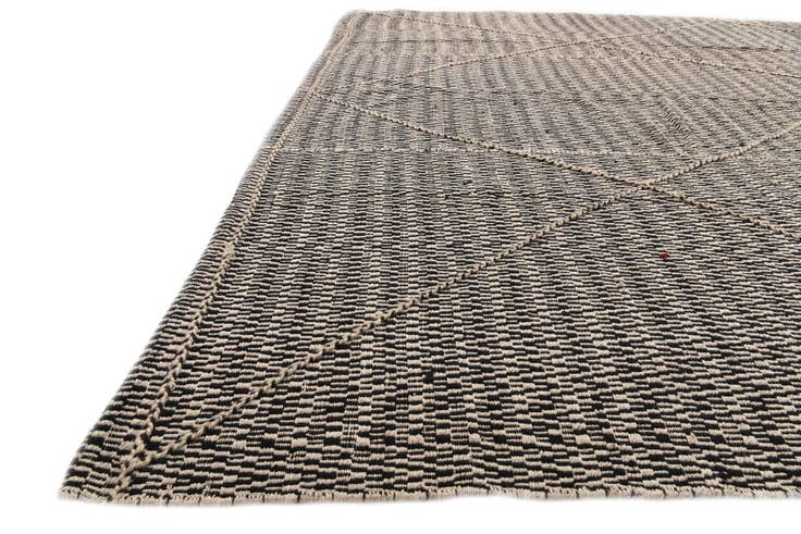 Detail image of 8' 8 x 11' 10 Hand Knotted Darya Wool Rug