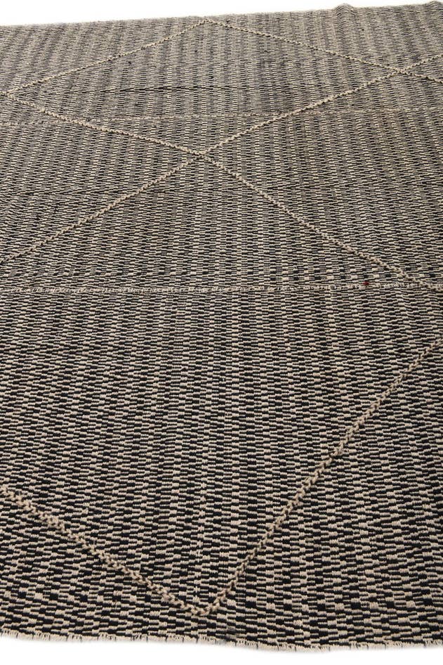 Detail image of 8' 8 x 11' 10 Hand Knotted Darya Wool Rug