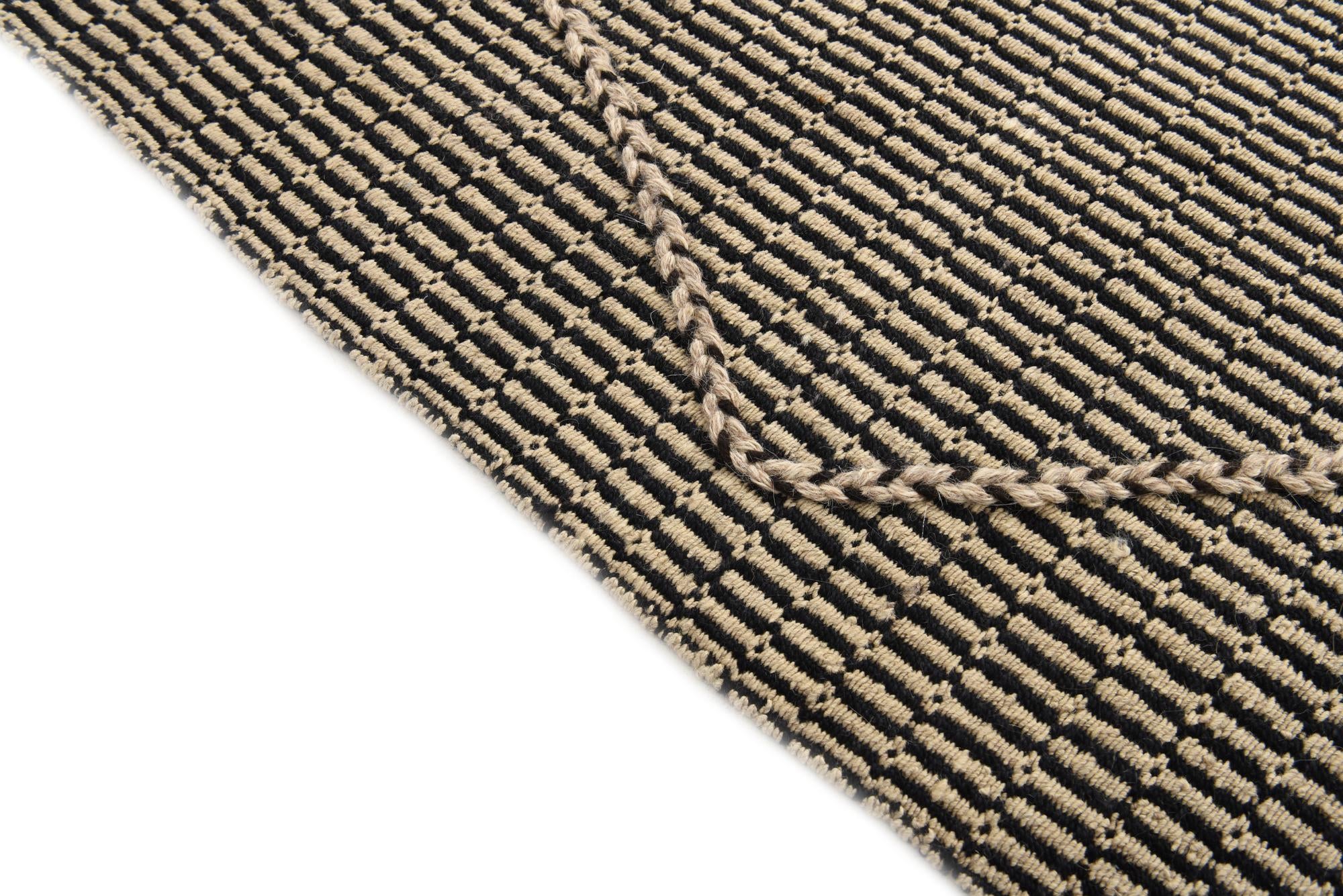 7' 6 x 10' Hand Knotted Darya Wool Rug