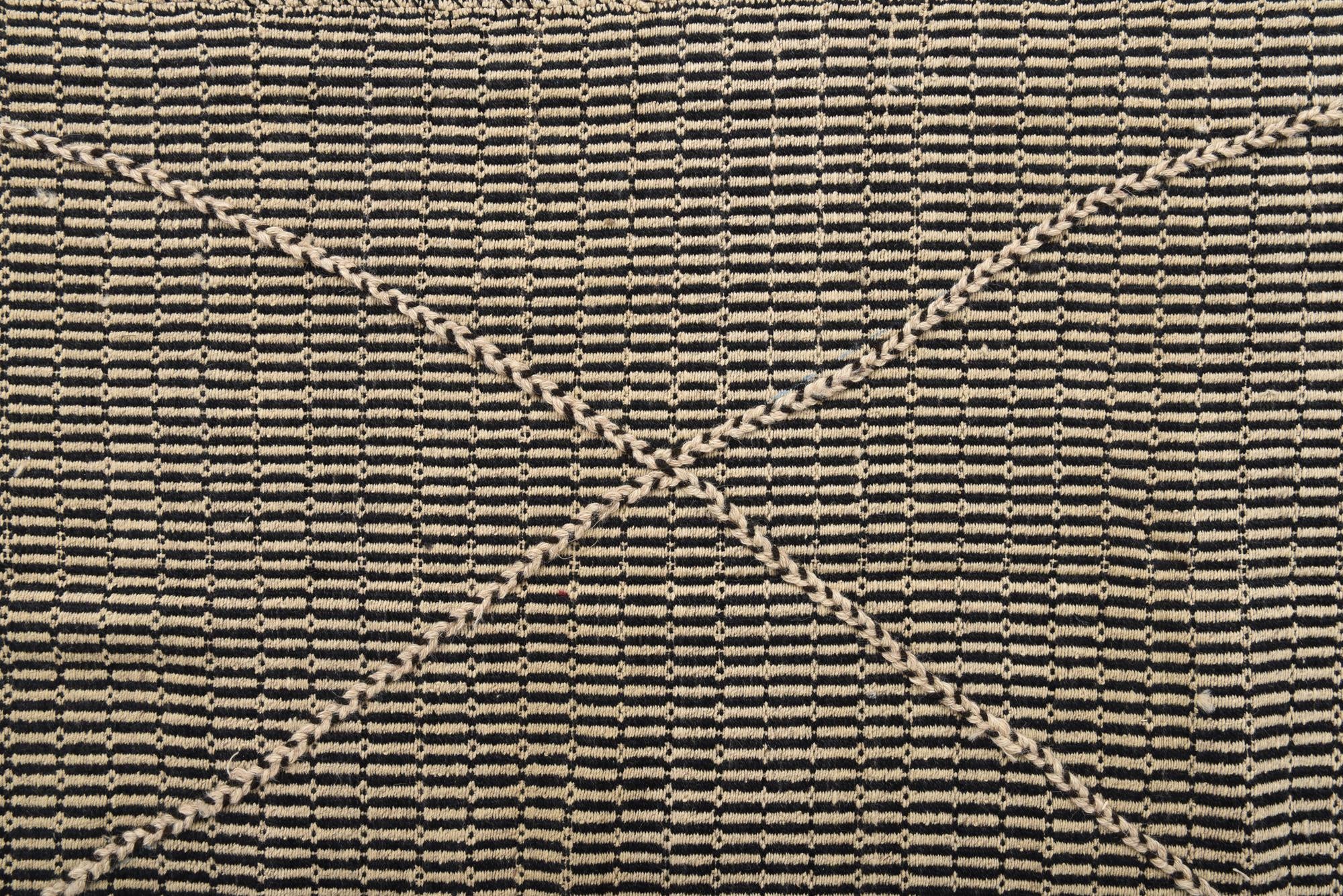 7' 6 x 10' Hand Knotted Darya Wool Rug