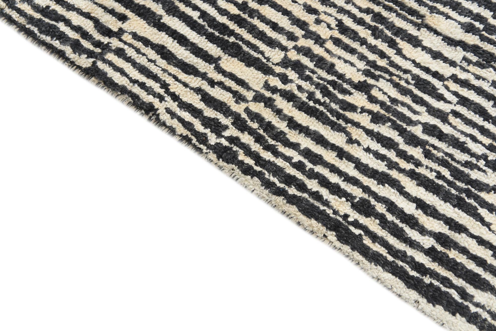 5' x 7' 9 Hand Knotted Darya Wool Rug