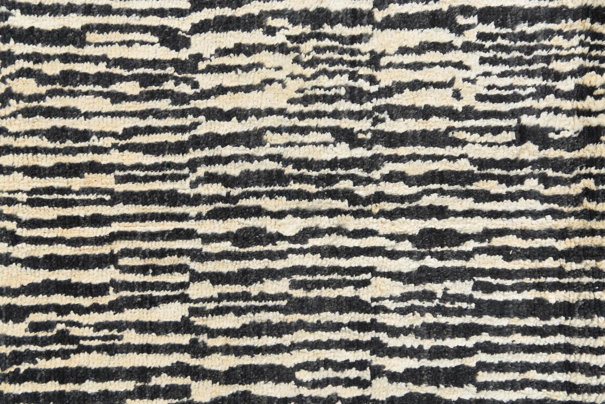 5' x 7' 9 Hand Knotted Darya Wool Rug