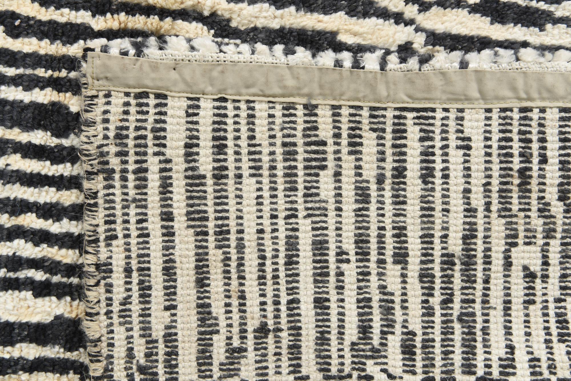 5' x 7' 9 Hand Knotted Darya Wool Rug