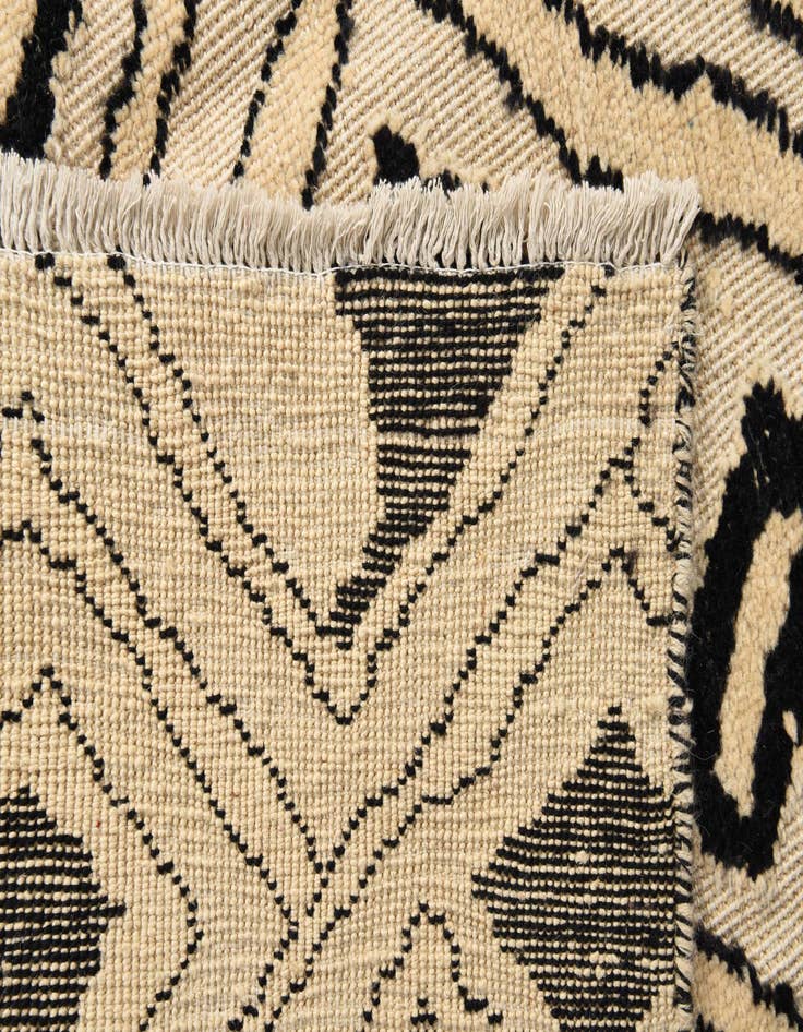 Detail image of 7' 9 x 10' 2 Hand Knotted Darya Wool Rug